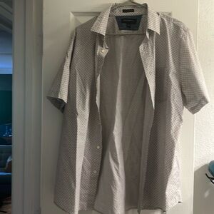 Short sleeve button up